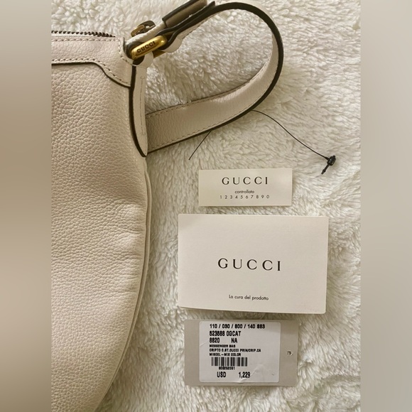 GUCCI LOGO PRINT MESSENGER BAG - Picture 11 of 14